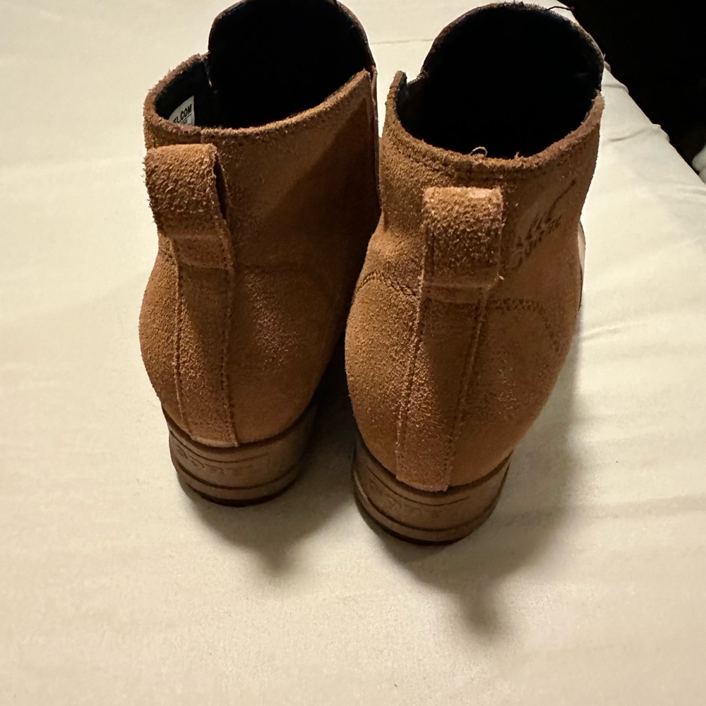 Sorel Boots - Picture 2 of 5